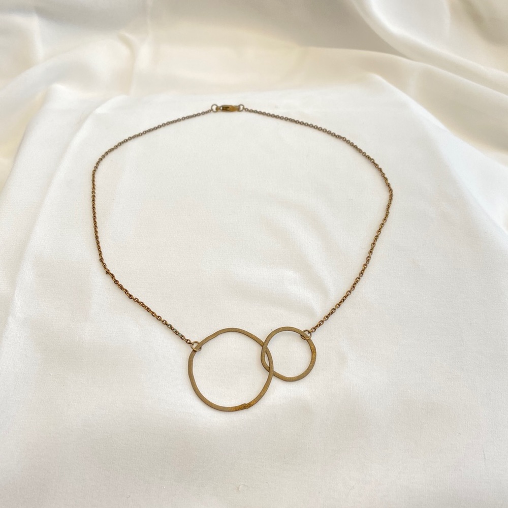 4/$25- Brass Tone Double Circle Necklace Jewelry - Picture 1 of 9